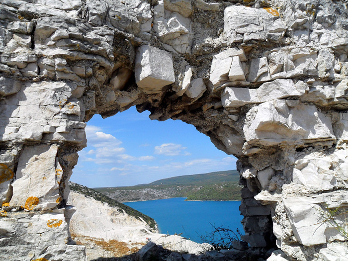 Rakalj_-_Blick_auf_die_Rasa-Bucht.jpg