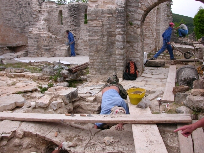 2005_6861_Dvigrad_Gebeine.jpg