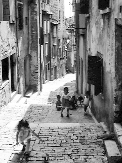 1983_24_Rovinj_Kinderspiele.jpg