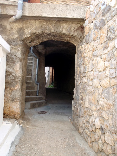 Gasse_in_Draga01.jpg