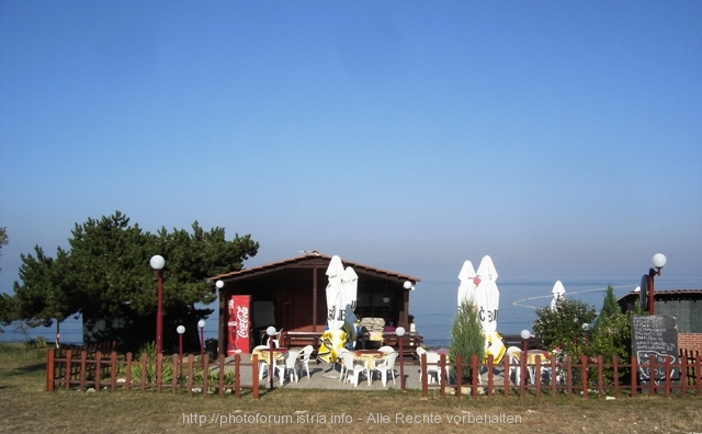 Camp_Ulika_Grill_auf_der_Wiese.JPG