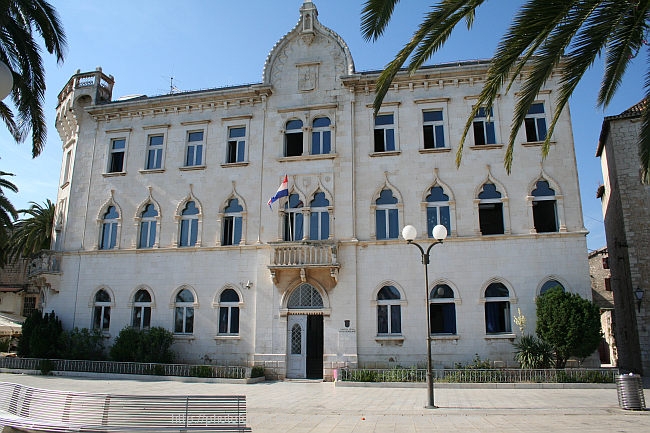TROGIR_Schule-Uferpromenade_IMG_4328.jpg