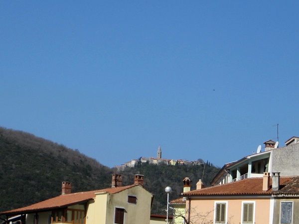 33_Blick_nach_Labin_von_Rabac_aus.jpg