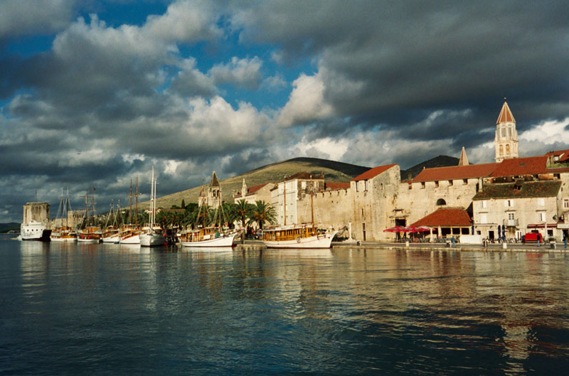Trogir_riva2.jpg