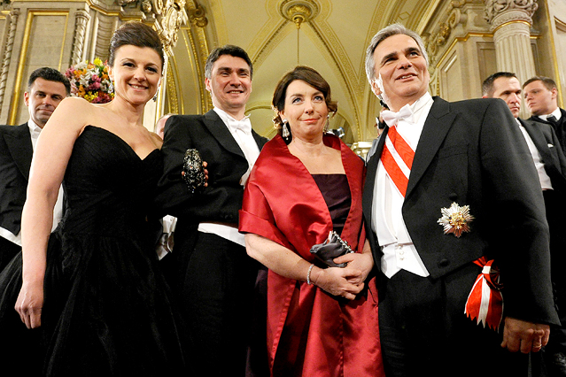 opernball_2012_abend_gal_faymann_a.2127672.jpg