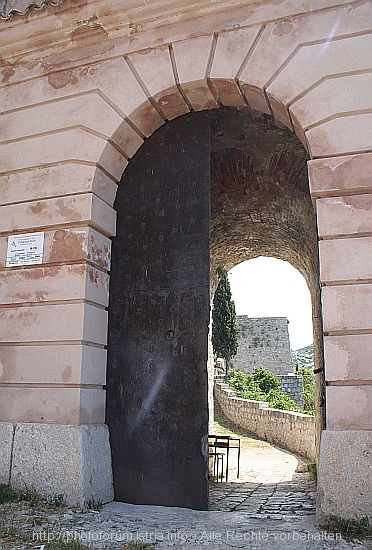 FESTUNG_KLIS_Haupttor_IMG_5157.JPG