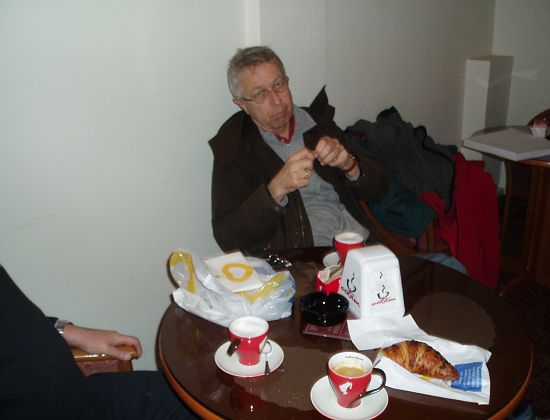 KaffeehausCroissant.jpg
