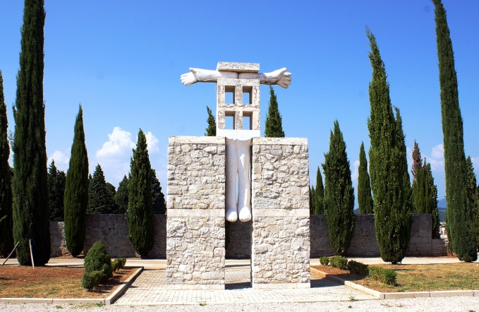 Labin_Friedhofseingang_4.jpg