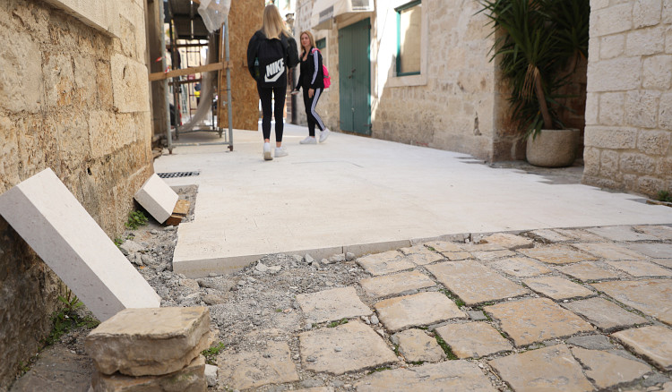 trogir-ulica-kamen.jpg