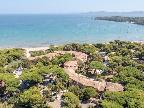 www.pierreetvacances.com