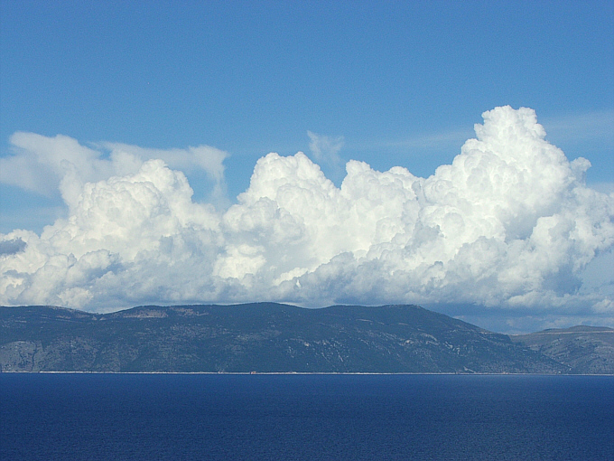 Wolkenberge_ber_Cres.jpg