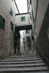 SIBENIK_Gasse_am_Kloster_Sv._Luce_IMG_0774.jpg
