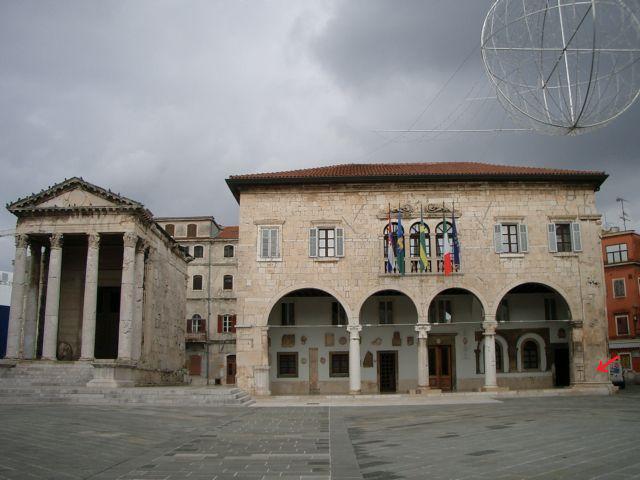 Pula_Rathaus.jpg