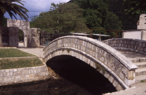 u2005-1035_STON.jpg