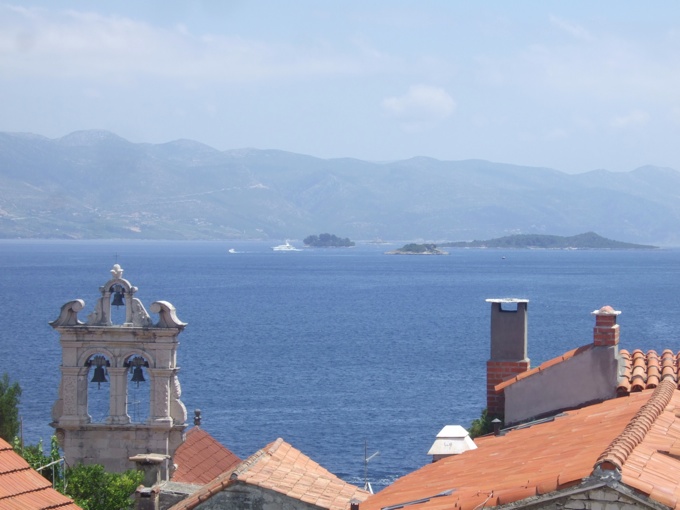 Korcula-Stadt_-_Aussicht_nach_Peljesc.jpg