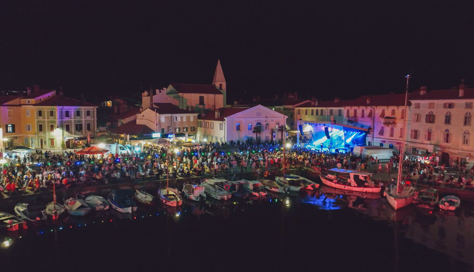 www.visitizola.com