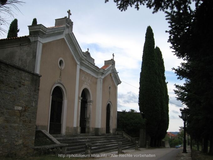 Friedhofskapelle_01.jpg