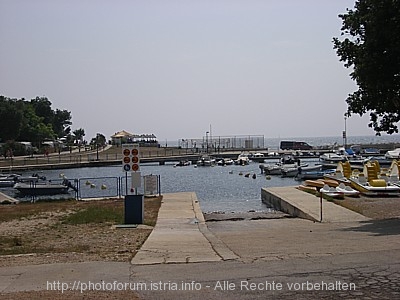 Bootsanlegeplatz_Zelena_Laguna.jpg