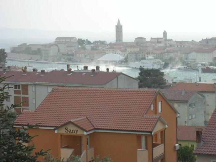 9496231ejg.jpg