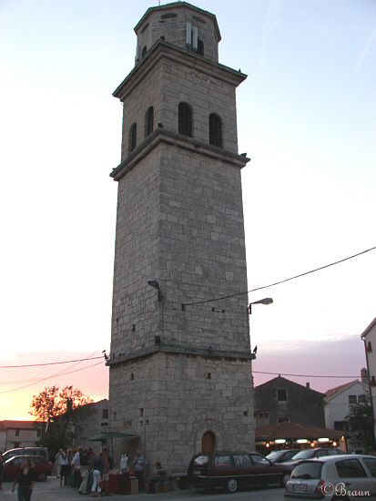 Kirchturm_Premantura_am_Abend.jpg