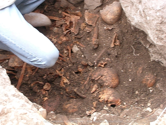 2005_6859_Dvigrad_Gebeine.jpg