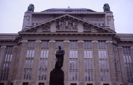 Kopie_von_u2004-12-28-031_Zagreb_Nationalbibliothek.jpg