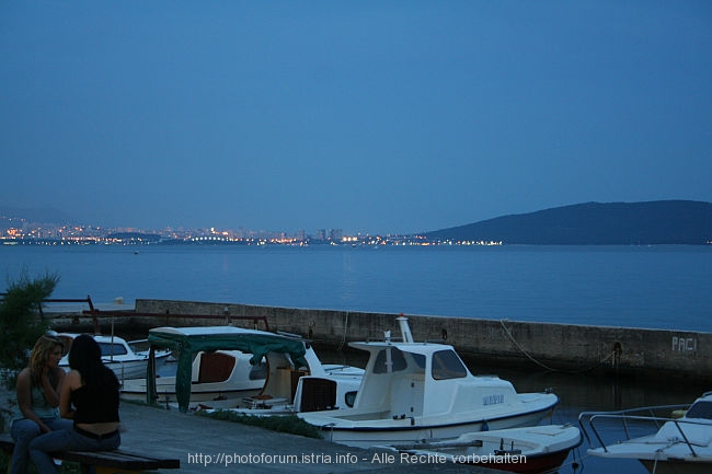 KASTEL_STARI_Uferpromenade_am_Hotel_Palace_IMG_4189.JPG