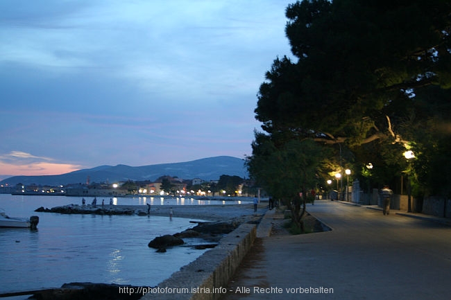 KASTEL_STARI_Uferpromenade_am_Hotel_Palace_IMG_4190.JPG