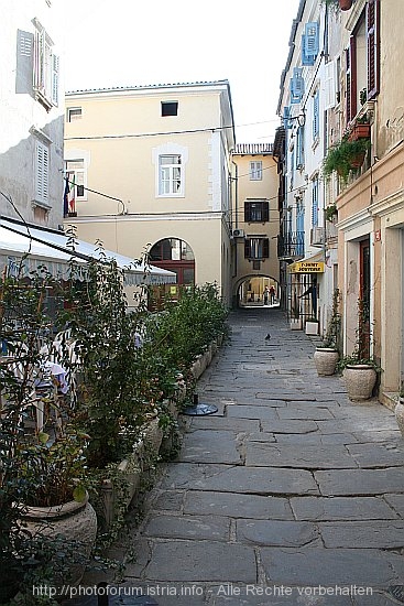 PIRAN_Weg_zum_Platz_1._Mai_IMG_7496.jpg