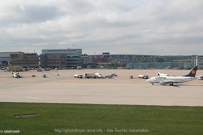 FLUGHAFEN_STUTTGART_Abflug_2009IMG_1234a.jpg