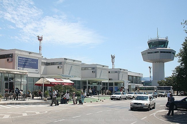 FLUGHAFEN_DUBROVNIK_Tower_und_Ankunft_2009IMG_1353a.jpg