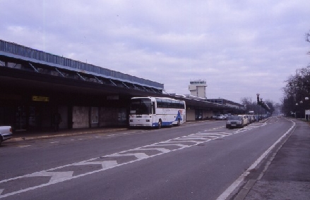 Kopie_von_u2004-12-28-009_Zagreb-Airport_An-und_Abfahrtsbereich.jpg