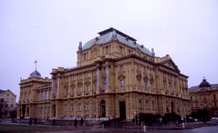 Kopie_von_u2004-12-28-037_Zagreb_Nationaltheater.jpg