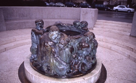 Kopie_von_u2004-12-28-040_Zagreb_Mestrovic-Brunnen_vor_dem_Nationaltheater.jpg