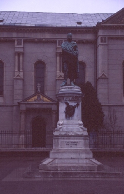 Kopie_von_u2004-12-28-041_Zagreb-Donji_Grad-Platz_mit_Denkmal__Preradovicev.jpg