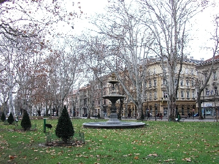 Kopie_von_u2004-12-29-118D_Zagreb-Park_Zrinjevac-sdoestlicher_Brunnen.JPG