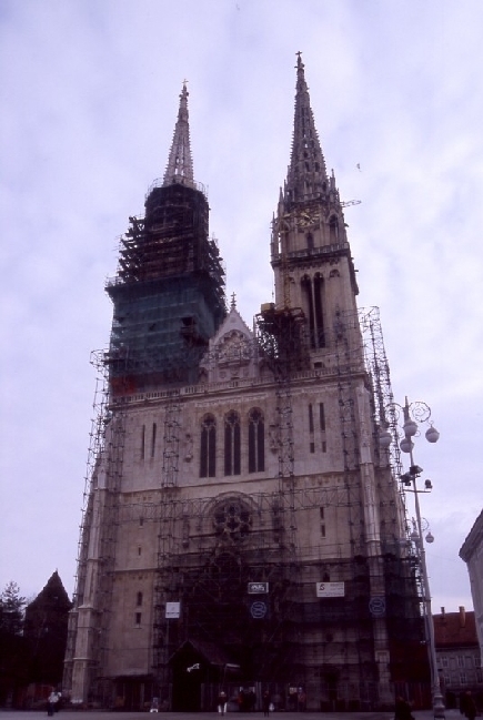 Kopie_von_u2004-12-29-157_Zagreb-Kaptol_Kathedrale.jpg