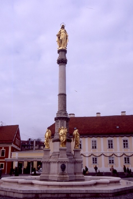 Kopie_von_u2004-12-29-162_Zagreb-Kaptol_Madonnenbrunnen.jpg
