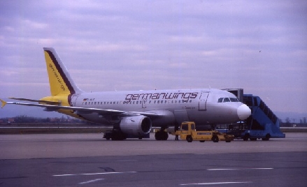 Kopie_von_u2004-12-30-999_Zagreb_Airport_Germanwings_A319.jpg