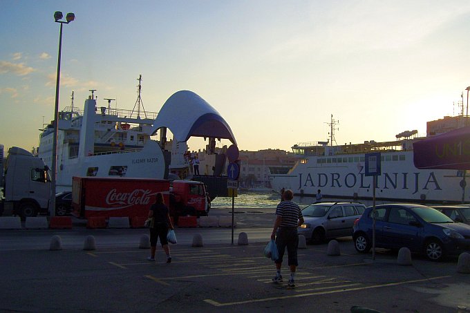 02_Hafen_Zadar_Vladimir_Nazor.JPG