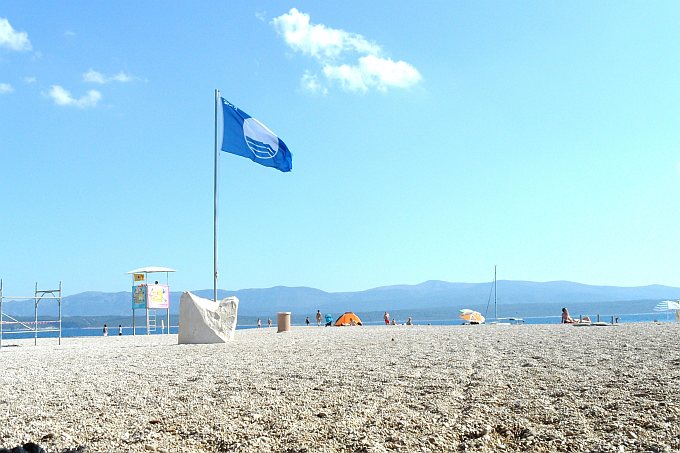 185_Am_Strand_Zlatni_Rat.jpg