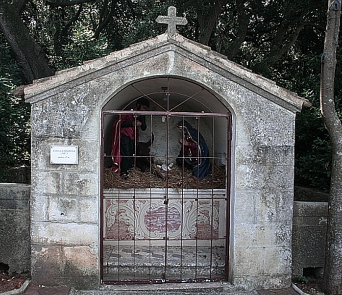 Geburtskapelle__mit_wertvollen_Holzstatuen_17._Jahrhundert.jpg