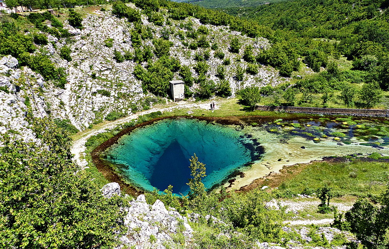 Kalender_2018-20_Das_Drachenauge_die_Quelle_der_Cetina.jpg