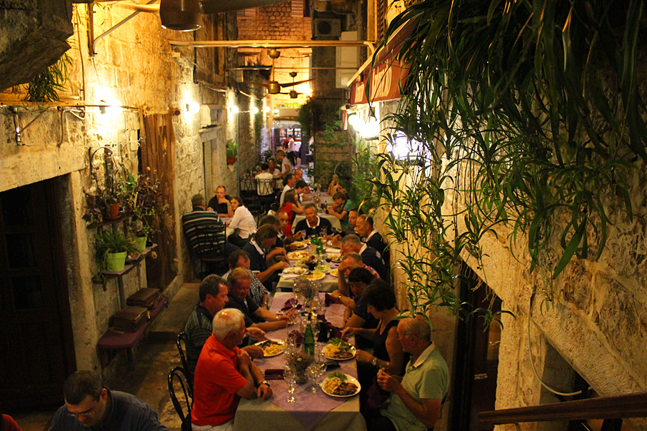 01_Restaurant_Era_Trogir.jpg